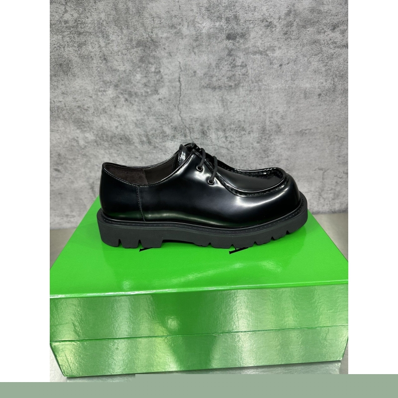 bo*te*ga Ve*ne*ta leather shoes